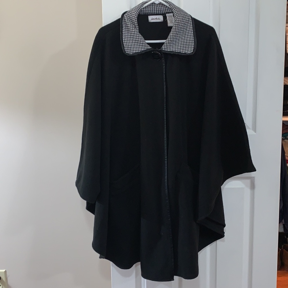 Le Moda Black Cape with Houndstooth Collar